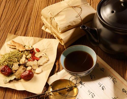 云南白药加减治肛裂医案、配方