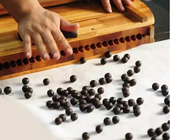 金匮肾气丸加减治高血压病医案、配方