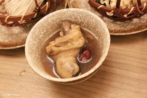 龙胆泻肝汤加减治急性虹膜睫状体炎医案、配方