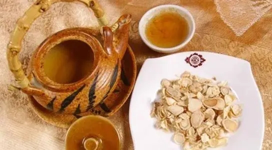 龙胆泻肝汤加减治夏季皮炎医案、配方