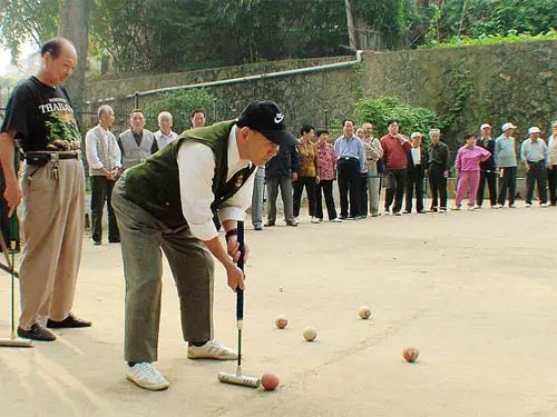 对老年人练健身跑的姿势和技术有什么要求？