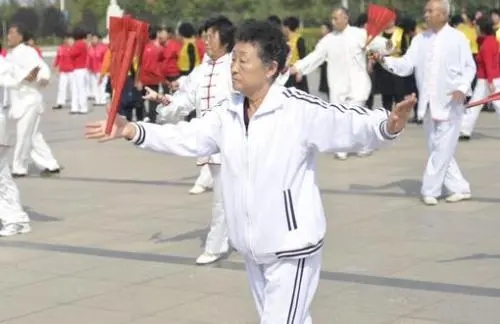 老年人练健身跑是否会损伤关节？