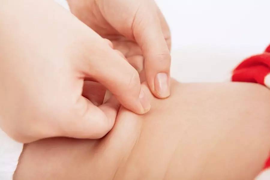 捏脊疗法如何操作？