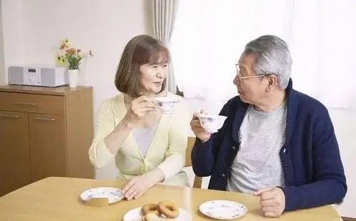 老年人冬季锻炼怎样预防皮肤裂口？