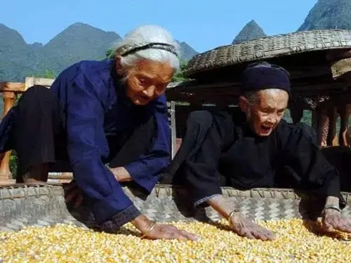 为什么说老年人搓脚心能健步？