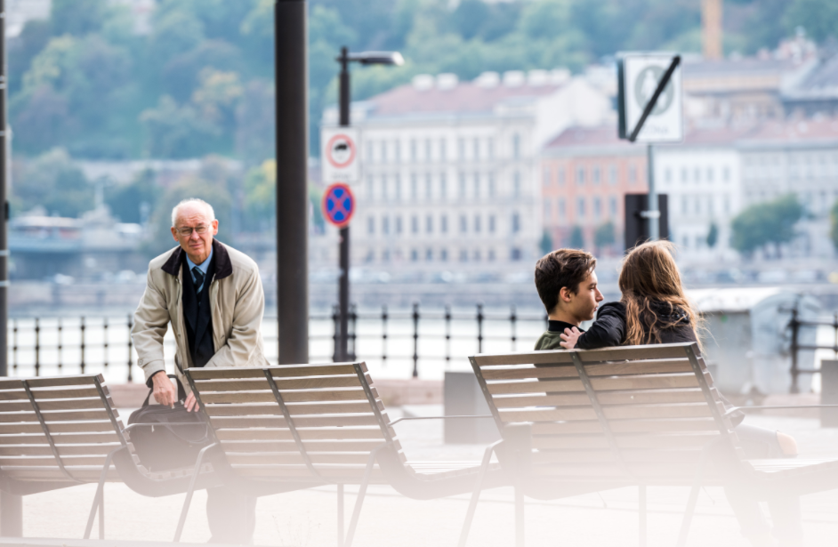 老年夫妻和睦相处有哪些有利条件