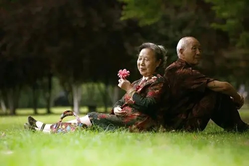 老夫老妻之间怎样防范矛盾冲突