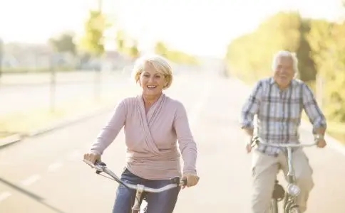 老年人晨练好还是暮练好