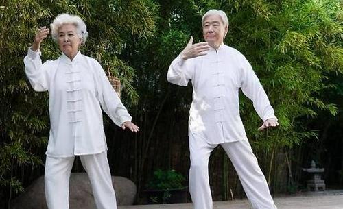 无极健身球可让老年人敲出好心情吗