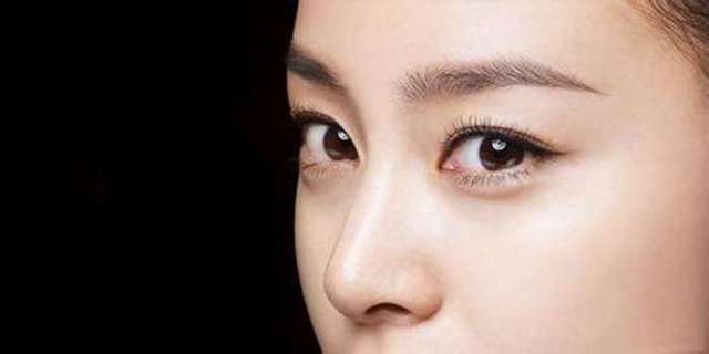 为什么拔眉毛求美不可取