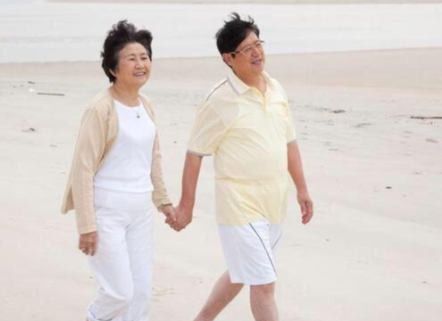 如何为卧床老人做口腔护理