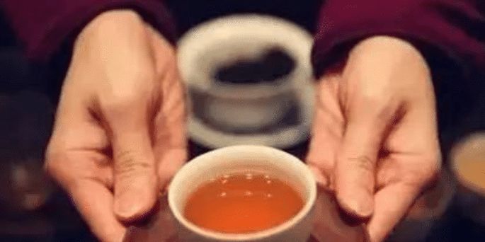 为什么做客时抽烟喝茶忌不避嫌